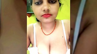 Desi wife Lotuslove69 shares a sexy selfie showcasing her huge assets