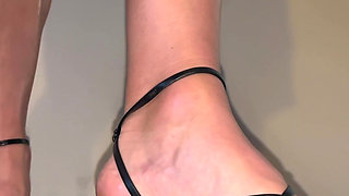 Office Giantess Shrinks You Tiny - Ivys Feet