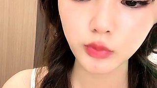 Amateur Webcam Cute Teen Plays Solo