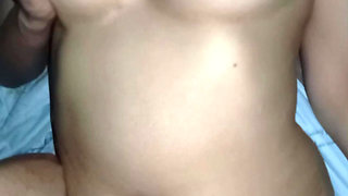 Oh my god, the stepmother is riding the cock of her neighbor's lover.cumming in her pussy twice.