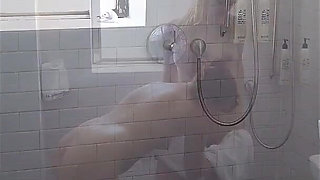 Lather up Starring Memel Wilde and Foxey Mermaid