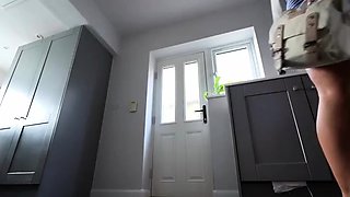 Sasha Curves - Tiny Airbnb Host Gets Caught Up In A Giant