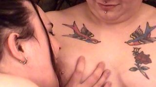 Sex toy loving thick bbw tattooed lesbians like to please their pussies