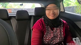 Desperate Asian Hijabi Office Worker Swallows Taxi Driver’s Cock to Pay Bill