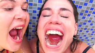 Tropical Wet Threesome with Kinky Mary