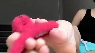 Black Amateur Explore Hot Foot Fetish