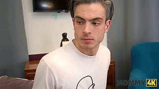 Mommy4k. learning how to screw from mommy