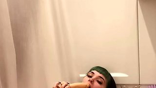 Webcam fun mature brunette with toys cum on cam