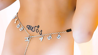 Wyld Yasmin Demands You to Kiss Her Ass