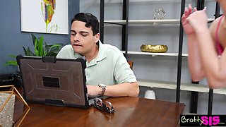 Aphrodisiac Leo Valentino and Gigi Star at blowjob movie