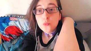 Cute amateur webcam teen girl toying pussy on webcam