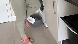 Dishes Vs. Full Bladder I Lost Control and Piss in Pants