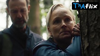 Vicki Berlin Stunning Episode in Things To Worry About