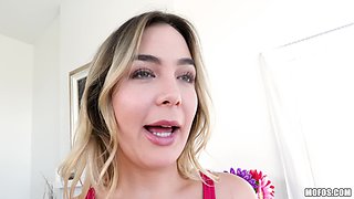 Scarlett Sage's Toe Play Ignites Massage Heat