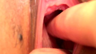 Hot pussy spreading close up for solo toying stunner