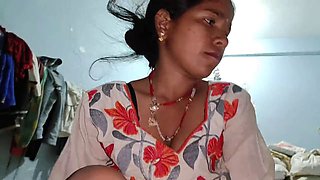 Hottest Indian bhabhi Reeiu gets wild with her husband