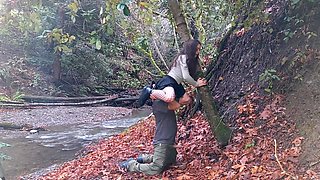 Real amateur couple has risky fuck in the woods