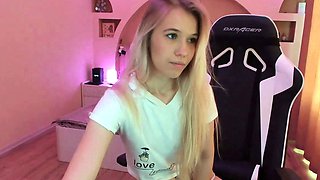 AMATEUR BIGTIT BLONDE TEEN MASTURBATES IN STALKINGS
