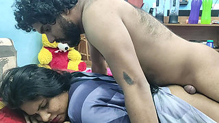 Desi Malayali couple hot ass kiss romance in nighty