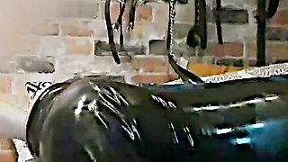 Fist-fucking Gaping Slut in Latex: Gigi's Master Makes Her Cum