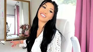 Brunette Couch Webcam Solo Fun Masturbating