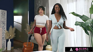 ALL GIRL MASSAGE - BnB Owner Offers A Massage Which Lead To Awesome Scissoring Fun