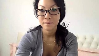 Amateur Big Boobs jerks Big Dick