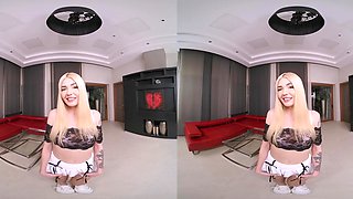 The Excite Of Being Dreamed And Seducing Guys From The Stage Makes Luna Bbunny So Lewd