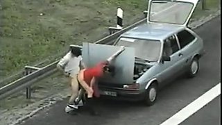 Riskantes Autobahnabenteuer eines deutschen Paares