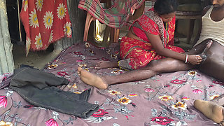 Bimar housewife mein land mein tel lagakar malish ki