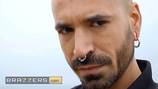 Brazzers - exhibitionist Jada Sparks meets tourist jordi in public & determines to get a superb dose of hardcore with him
