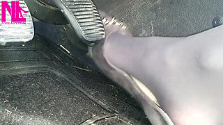 Revving in Grey Flats with Chains in Mp4format