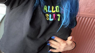 Alice Peeing