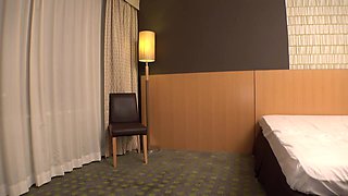 200gana-2525　パンツの上からマ●コいじり～中に手入れてマ●コいじり