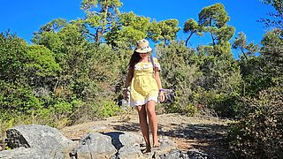 Sexy Hairy MILF Without Panties on Public Beach and Pees Outdoor