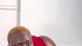 Twerking and Oiling My Big Ass