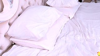 Big boobs webcam babe masturbates and rides her toy