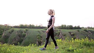 Hot amateur blonde pregnant toying her pussy solo