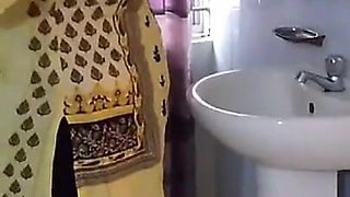 Pakistani Aunty Fucked by Neighbor Hot Guy When She Was Ready for Go to Meet with Her Ex Boyfriend