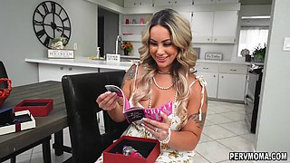 Blonde stepmom Misty Meaner got licked