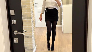 Giantess Crushing in Pantyhose and High Heels