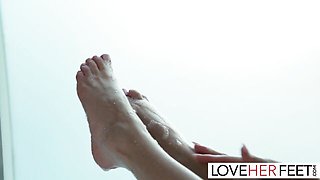 Modest Kylie Rocket's sole worship action