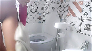 Toilet and Very Wet Pee: My Passion