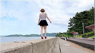 A Man Is Seen Masturbating In The Open Air By A Group Of Strangers And Squirts Profusely!