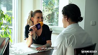 MILF Sexy Susi Surprising A Fan