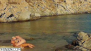 Kendra Sunderland Passionate Sex On A Beach