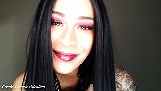 Big boob brunette masturbates on webcam