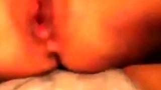 Svensk blondin spelar med dildo