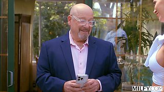 MILFY Bombshell Milf Holly Cheats On Hubby With Young Stud - Holly Hotwife