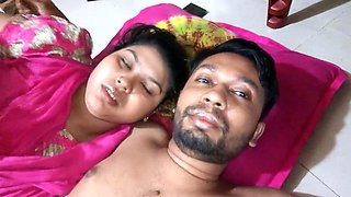 Elegant desi bhabhi gets into some unbelievable romance while wearing a saree